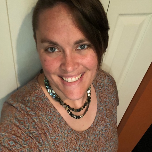 Meet your Posher, Mindy - Picture 2 of 3